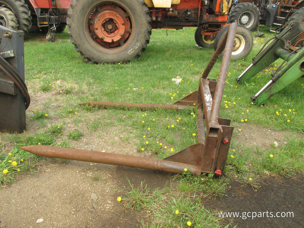 LOADER W/ BALE SPEAR